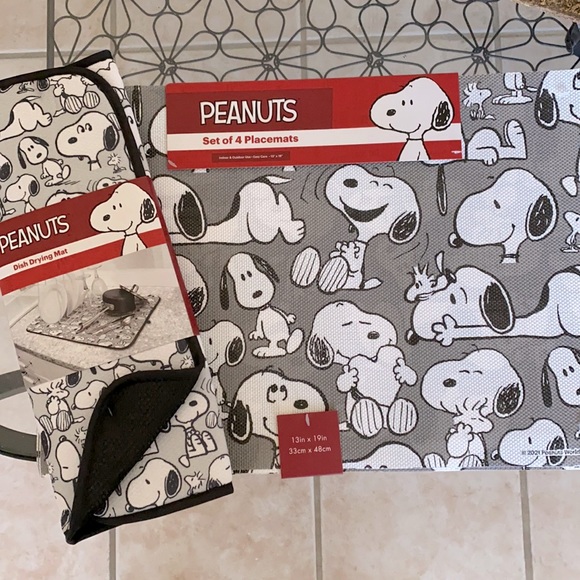 Peanuts Other - Peanuts, snoopy placemats AND dish drying mat